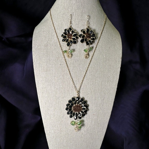 Handmade Jewelry - Joyeria Color Negro/Girasol/sunflower charm/Regalo Original/girasol Negro
